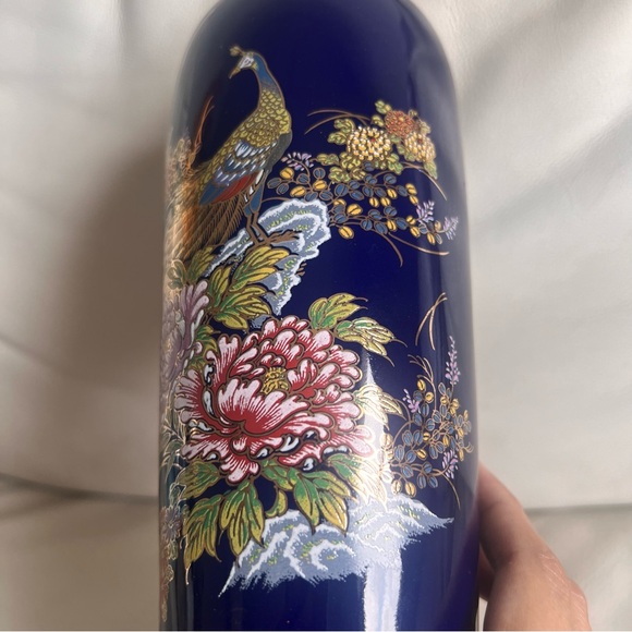 Vintage Japanese Porcelain Cobalt Blue Peacock Vase w/ Gold Trim - Picture 3 of 7